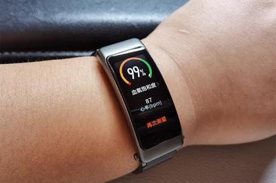 华为智能手环B6降价，蓝牙5.2加持，通话手环二合一新体验