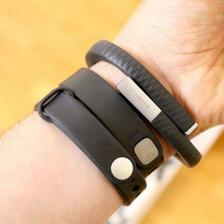 小米手环登顶全球出货量，智能手环市场机遇何在？